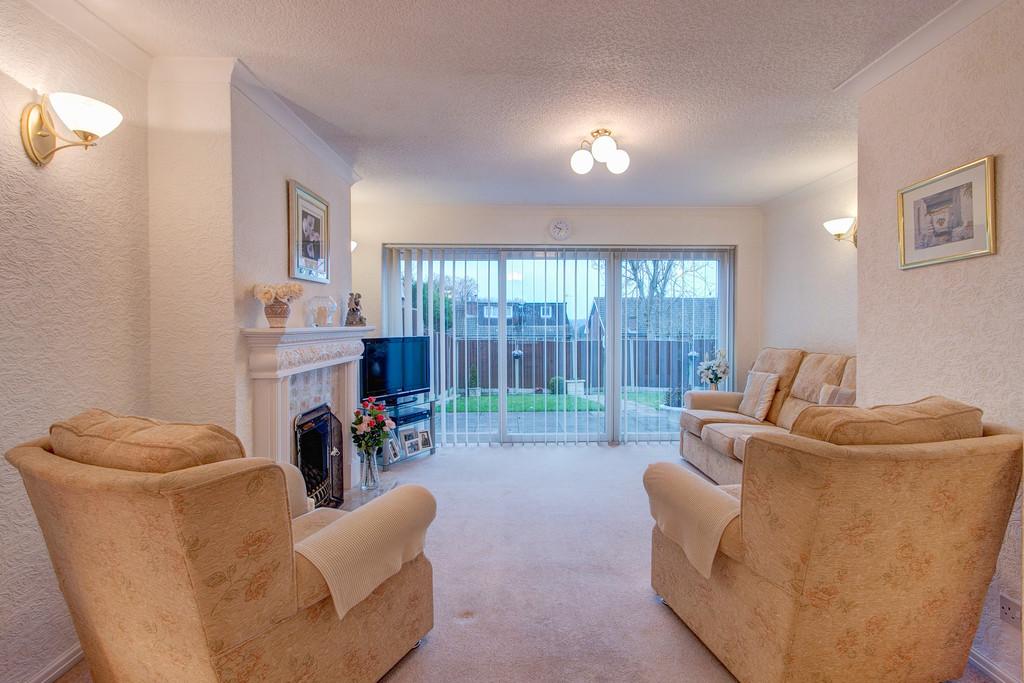 Marlpool Drive, Redditch B97 4RX 3 bed semidetached house £275,000