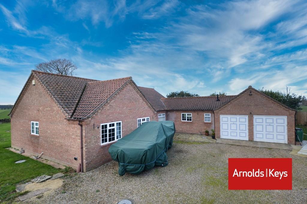 Norwich Road, North Walsham 4 bed detached bungalow £450,000