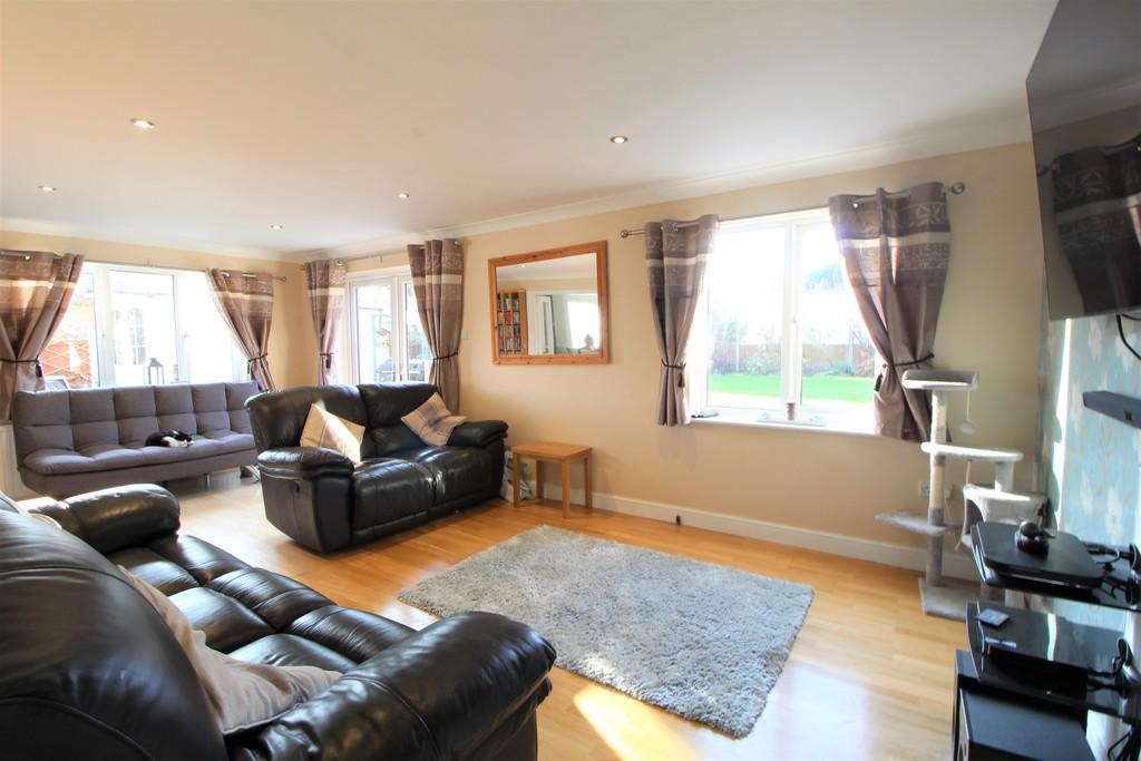 Bream Court, Colchester, CO4 3EW 5 bed detached house £500,000