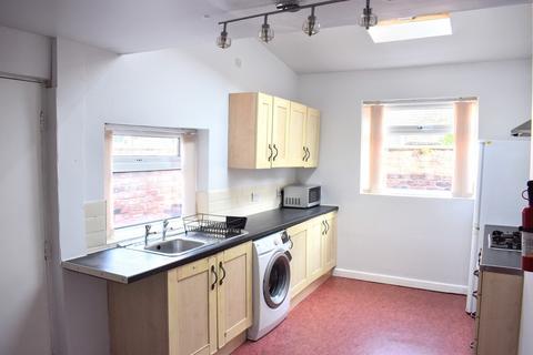 3 bedroom terraced house to rent, Claremont Road, Rusholme, Manchester