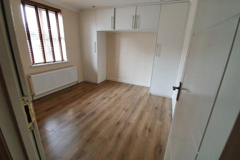 2 bedroom flat to rent - Waddon New Road, CR0