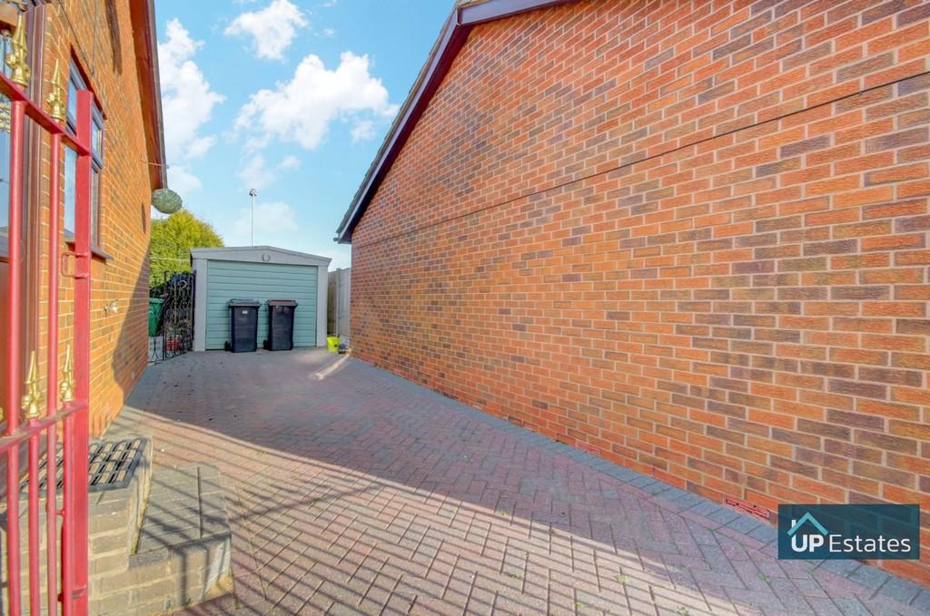 Drayton Road, Bedworth 2 bed detached house £240,000