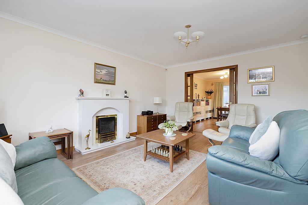 8 Burnside Park, Balerno, EH14 7LY 4 bed detached house £475,000