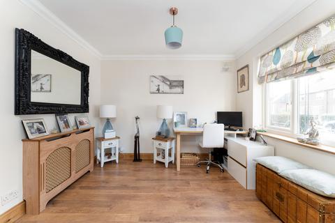 3 Homecroft Gardens, Loughton, IG10 3RB