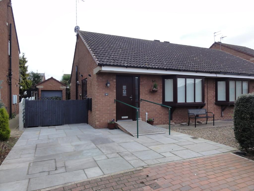 Hailgate Close, Howden 2 bed semidetached bungalow £190,000