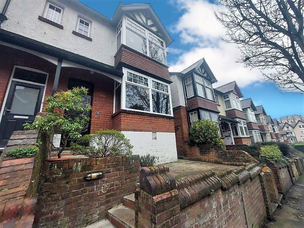 Royal Avenue, Scarborough 4 bed semidetached house £190,000