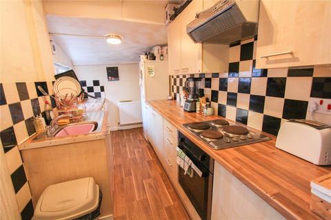 3 bedroom terraced house to rent, Wincombe Street, Manchester, M14