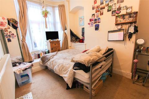 3 bedroom terraced house to rent, Wincombe Street, Manchester, M14