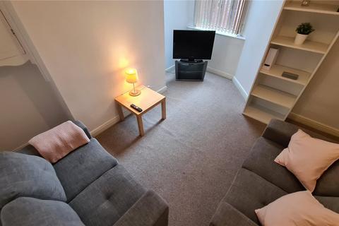 3 bedroom terraced house to rent, Braemar Road, Manchester, M14