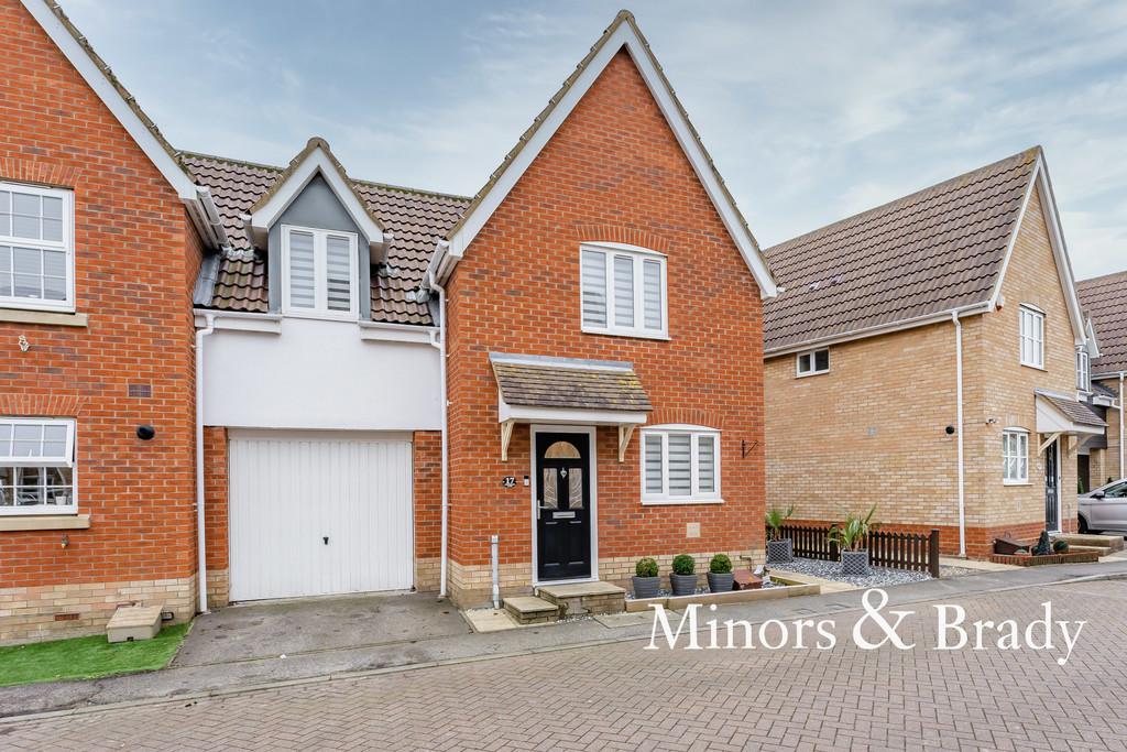 Underwood Close, Lowestoft 3 bed semidetached house £260,000