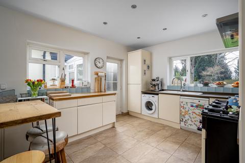 36 Randalls Road, Leatherhead, KT22 0AD