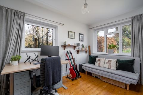 36 Randalls Road, Leatherhead, KT22 0AD