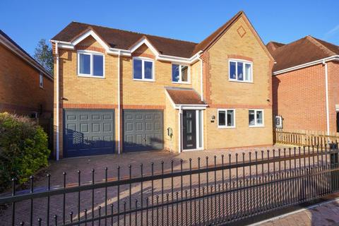9 Kingsleigh Croft, Sutton Coldfield, B75 5TL