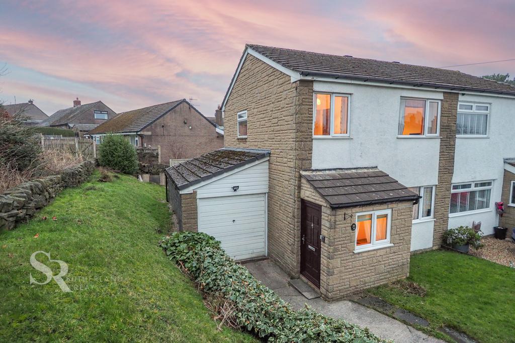 Eaves Knoll Road, New Mills, High... 3 bed semidetached house £295,000