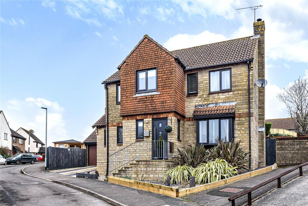 High Mead, Royal Wootton Bassett... 4 bed detached house £450,000
