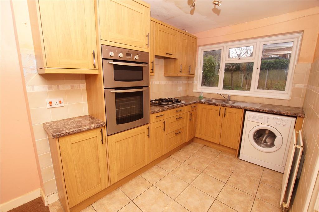 Hinton Close, Blandford Forum... 3 bed semidetached house £300,000