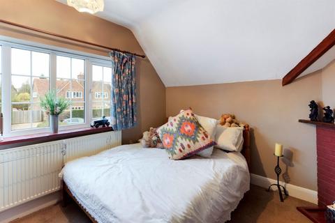 12 Chequers Close, Walton On The Hill, Tadworth, KT20 7SR