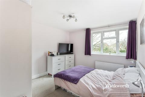 10 Bowmans Close, Potters Bar, EN6 5NN