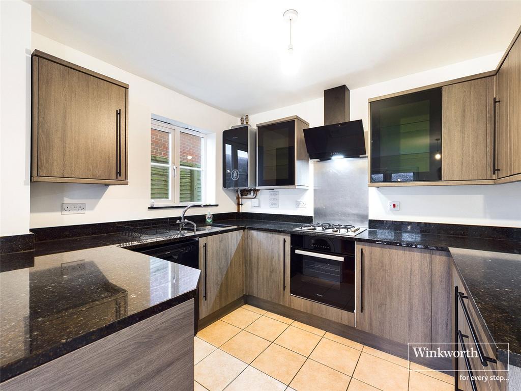 Ducketts Mead, Shinfield, Reading, RG2 6 bed detached house £2,500