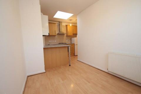 2 bedroom apartment to rent, Roman Road, London E3