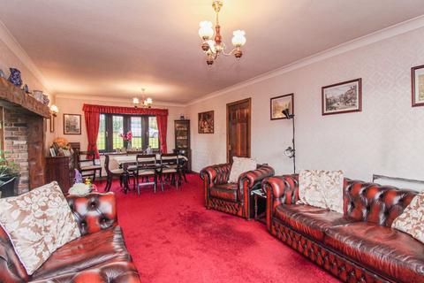 1 Heathview, Leek, ST13 7AT