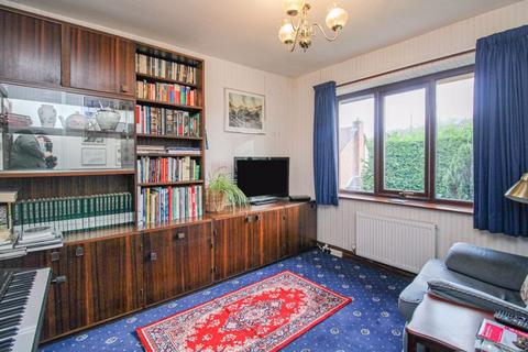 1 Heathview, Leek, ST13 7AT