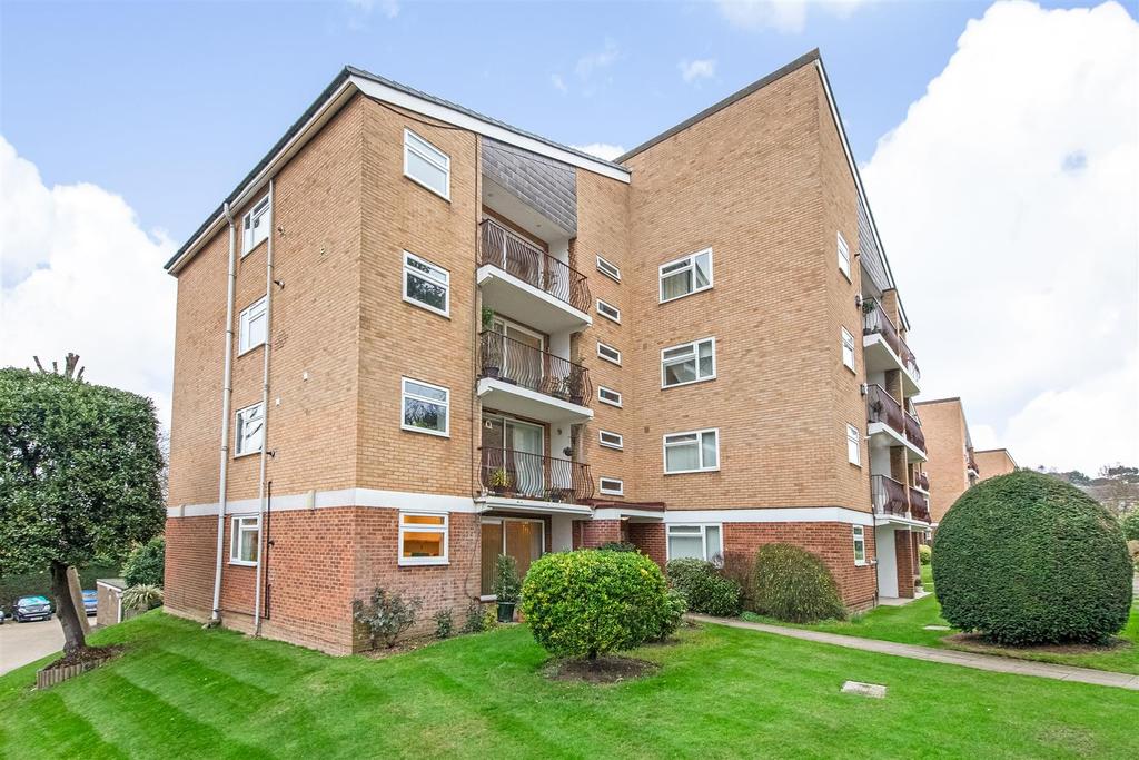 Waylands Mead, Beckenham 2 bed flat for sale £500,000