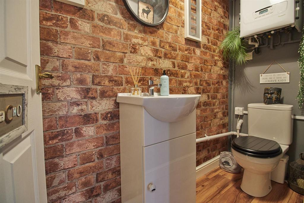 Nutts Lane, Hinckley 4 bed semidetached house £300,000