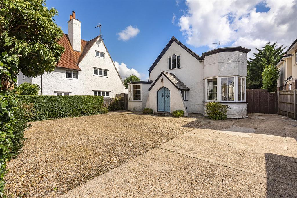 Finch Lane, Bushey 4 bed detached house £1,100,000