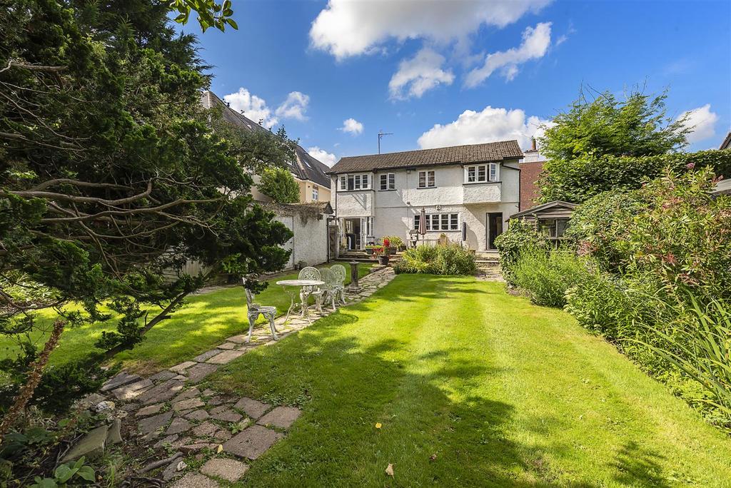 Finch Lane, Bushey 4 bed detached house £1,100,000