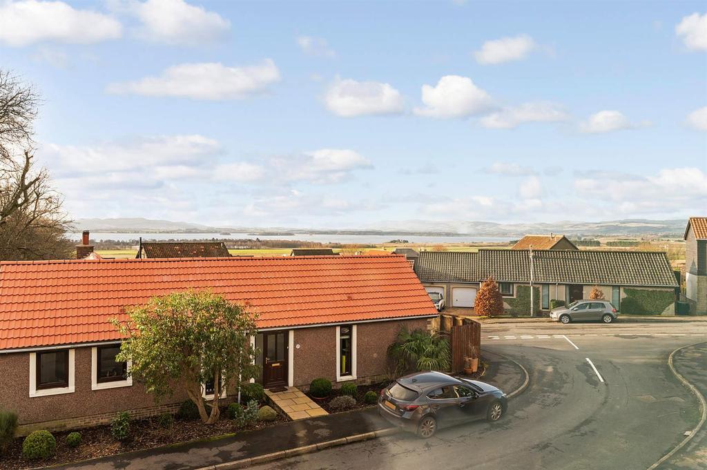 3 Gamekeepers Court, Kinnesswood 4 bed semidetached house £255,000