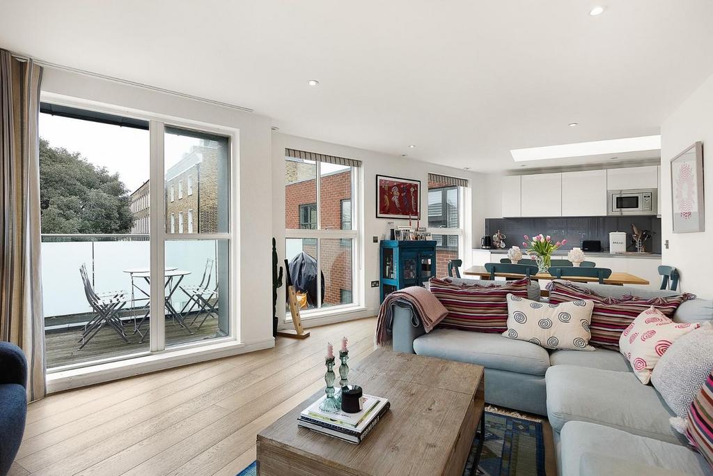 Clapham Road, SW9 2 bed flat - £650,000