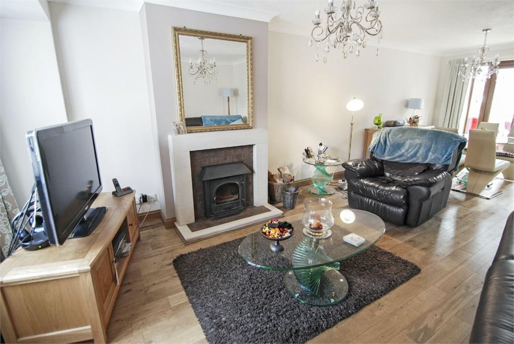 Wood Walk, Wombwell, BARNSLEY 3 bed semidetached house £225,000