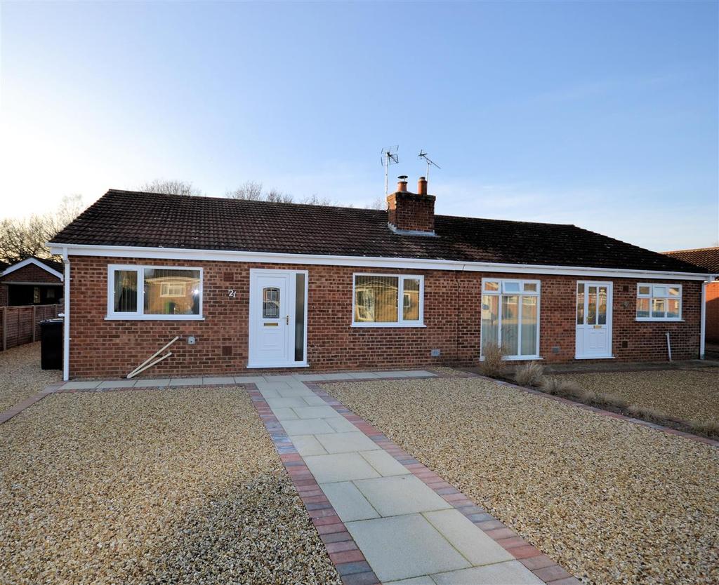 Jubilee Drive, Dersingham 2 bed semidetached bungalow £280,000
