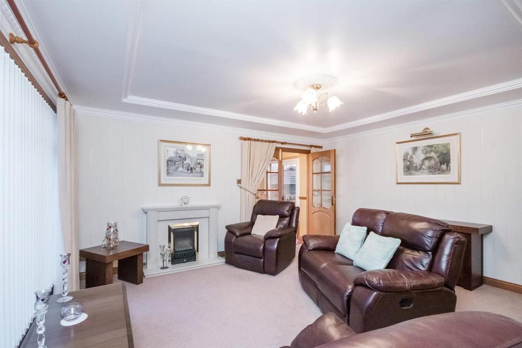 6 Dean Park, Gowkhall, KY12 9PA 3 bed detached bungalow £290,000