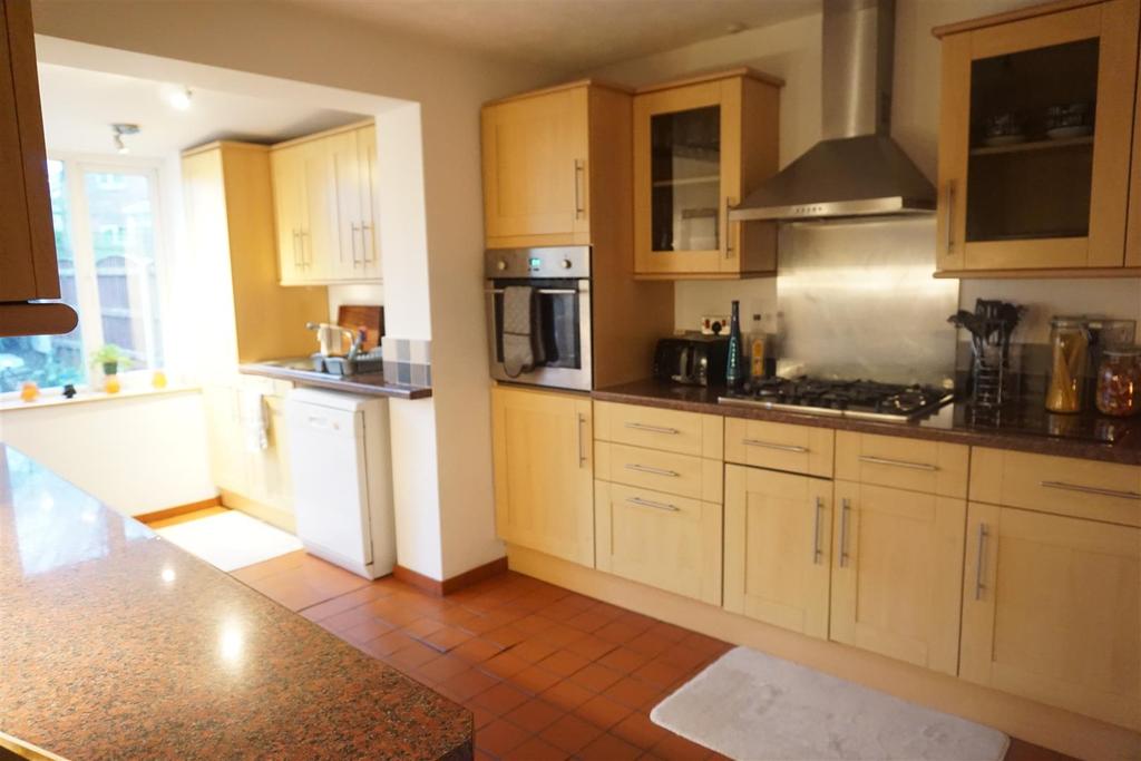 Cheriton Avenue, AdwickLeStreet... 3 bed semidetached house £160,000