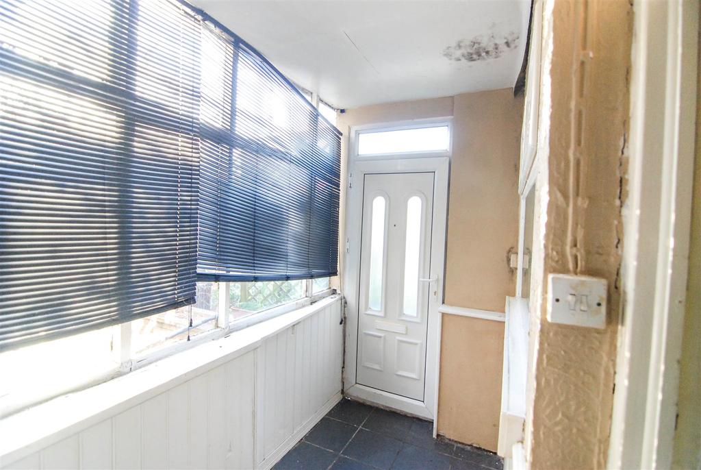 Doncaster Road, Darfield, BARNSLEY 3 bed terraced house £75,000