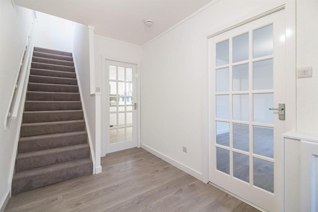 100 Sinclair Drive, Cowdenbeath, KY4 9NY 3 bed semidetached house £