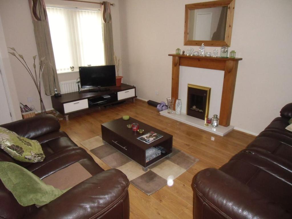 Tilbury Crescent, Leicester 3 bed semidetached house £850 pcm (£196 pw)
