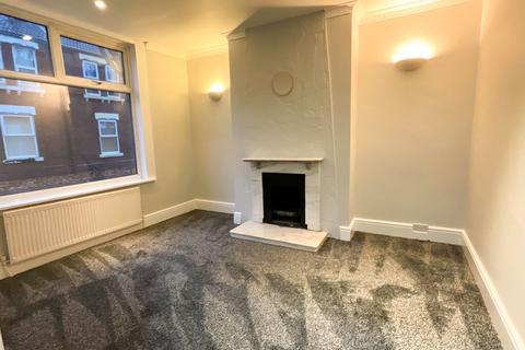 2 bedroom terraced house to rent, 59 Stirling Street
