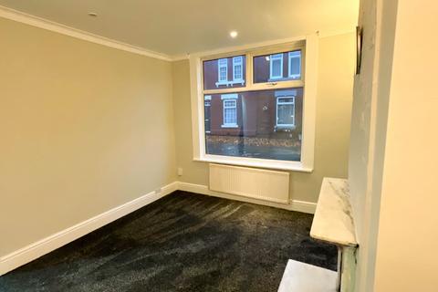 2 bedroom terraced house to rent, 59 Stirling Street