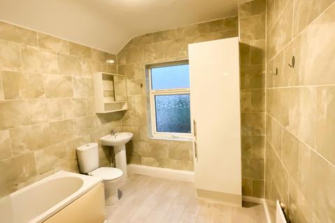 2 bedroom terraced house to rent, 59 Stirling Street