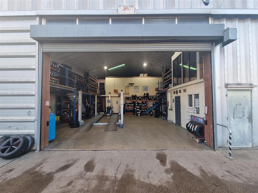 Garage/Workshop