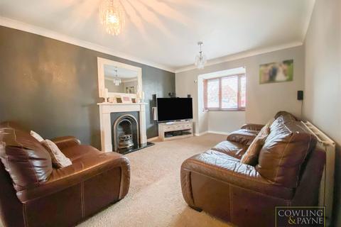 34 Doeshill Drive, Wickford, SS12 9RD