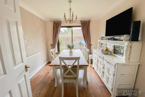 34 Doeshill Drive, Wickford, SS12 9RD
