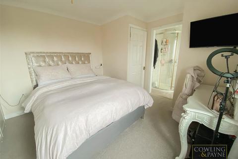 34 Doeshill Drive, Wickford, SS12 9RD