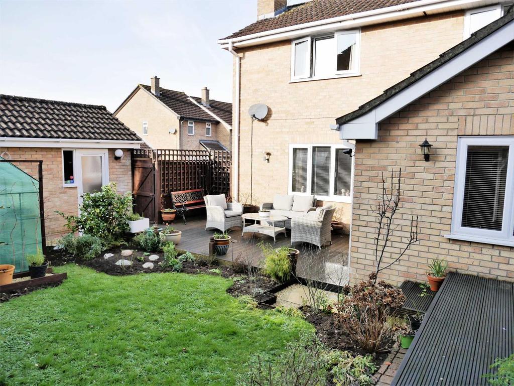 Westerham Walk, Calne 3 bed detached house £295,000