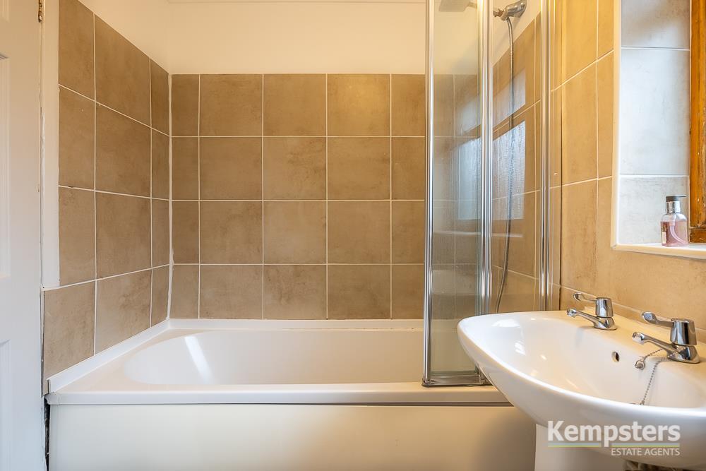 Bathroom 2nd.jpg