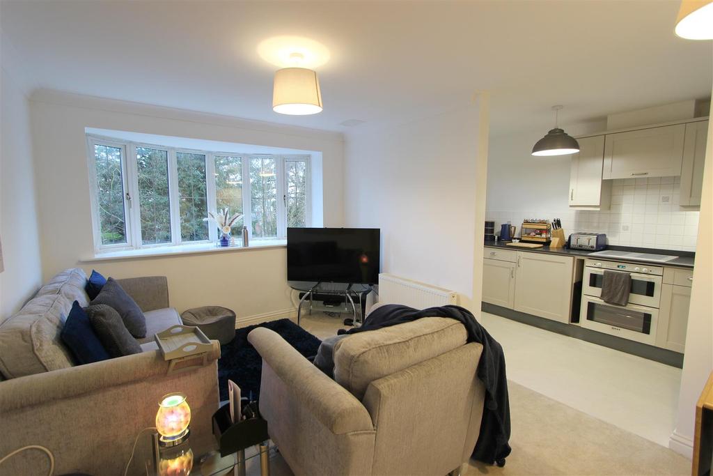 Greystones Drive, Darlington 2 bed apartment £550 pcm (£127 pw)