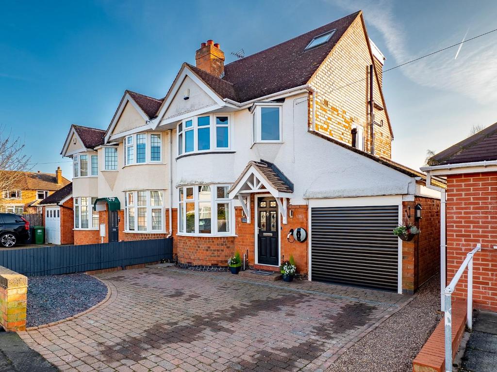 Kinross Road, Leamington Spa 4 bed semidetached house £475,000